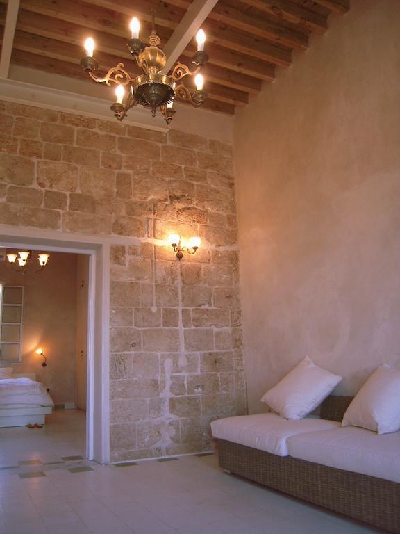 Four Hearts - Acre'S Sea Side Suite Екстер'єр фото