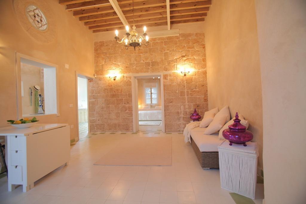 Four Hearts - Acre'S Sea Side Suite Екстер'єр фото